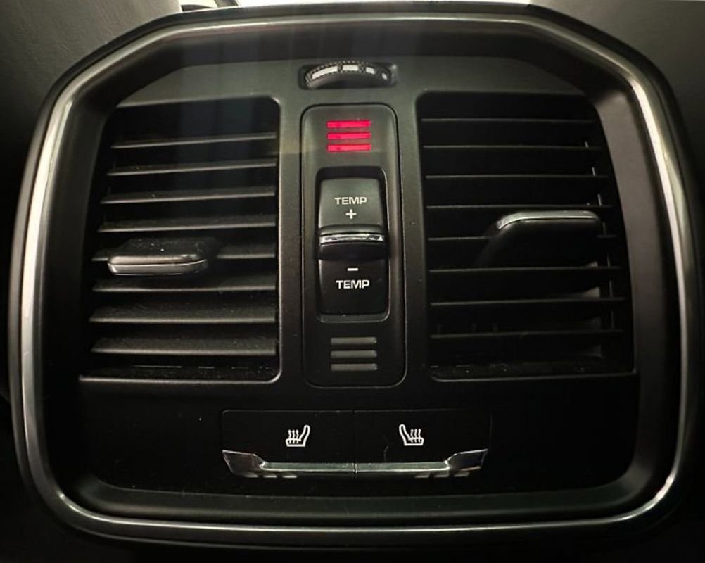 Used 2018 Porsche Macan image 14