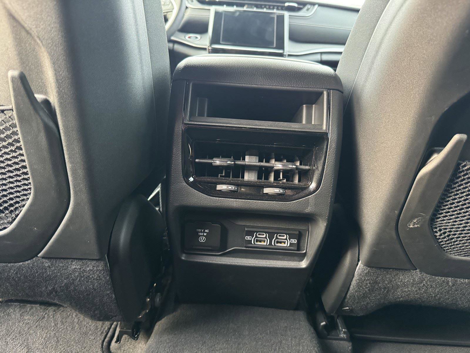 Used 2025 Jeep Grand Cherokee Altitude image 29