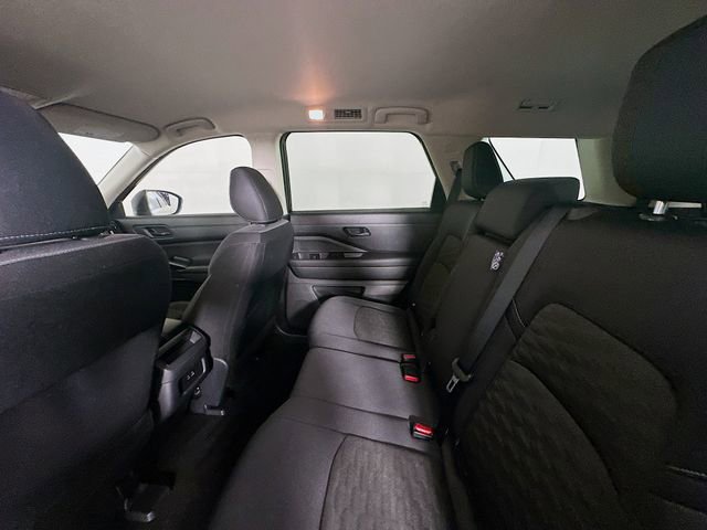 Used 2024 Nissan Pathfinder S FWD image 23