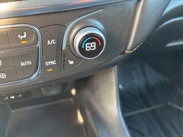 Used 2021 Chevrolet Traverse LT image 25