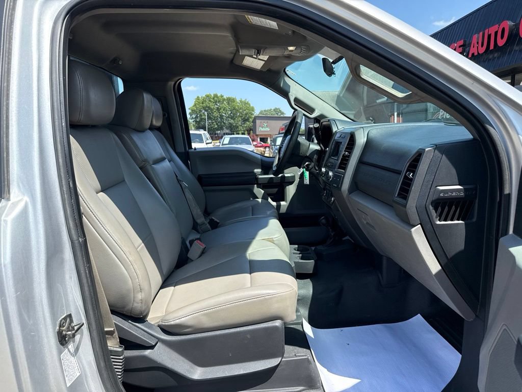 Used 2017 Ford F550 4x4 Regular Cab Super Duty image 32