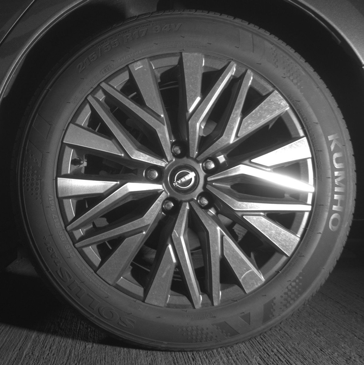 Used 2025 Nissan Altima 2.5 SV FWD image 14