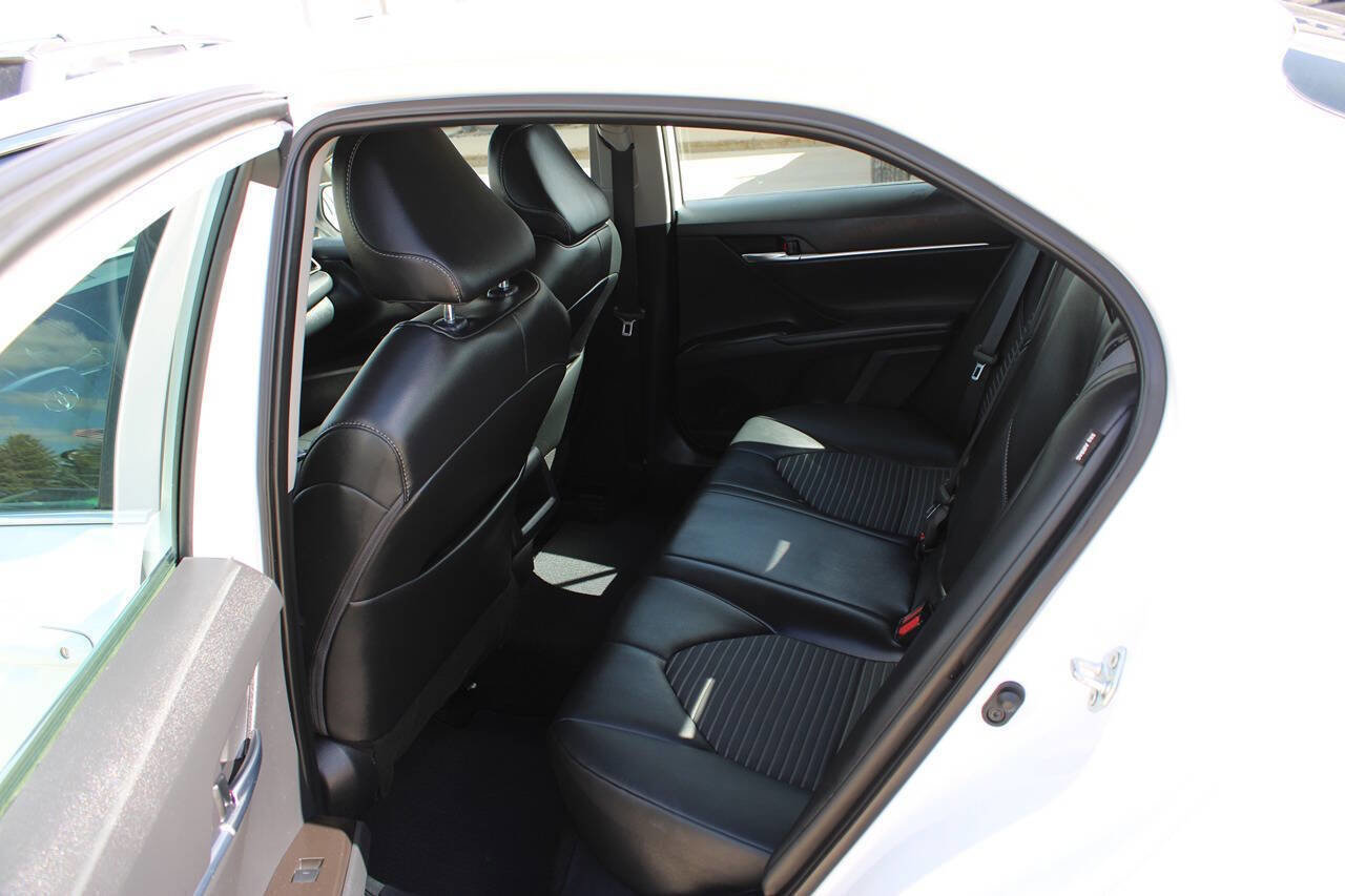 Used 2024 Toyota Camry SE FWD image 9