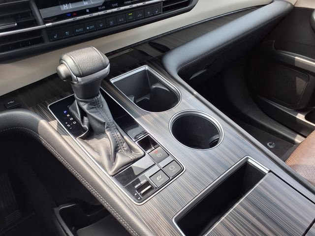 Used 2021 Toyota Sienna Platinum FWD image 30