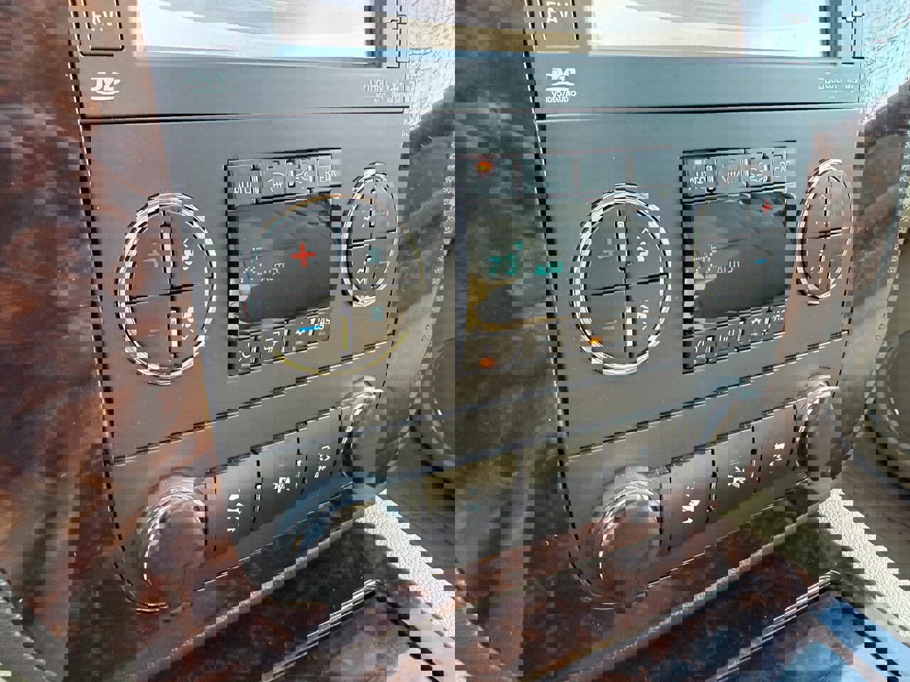 Used 2012 GMC Yukon Denali image 23