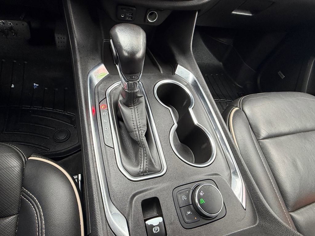 Used 2022 Chevrolet Traverse Premier FWD image 28
