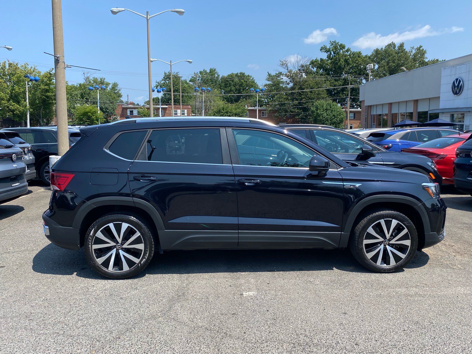 Certified 2023 Volkswagen Taos SE w/ Panoramic Sunroof Package FWD image 2