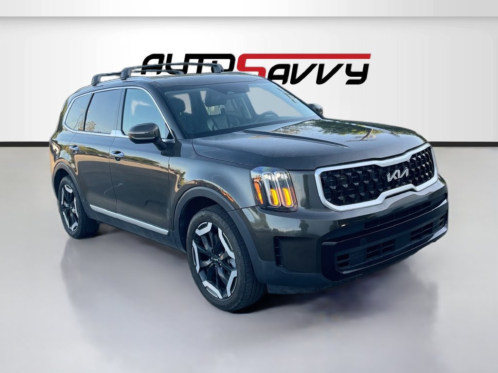 Used 2024 Kia Telluride S w/ S Sunroof Package
