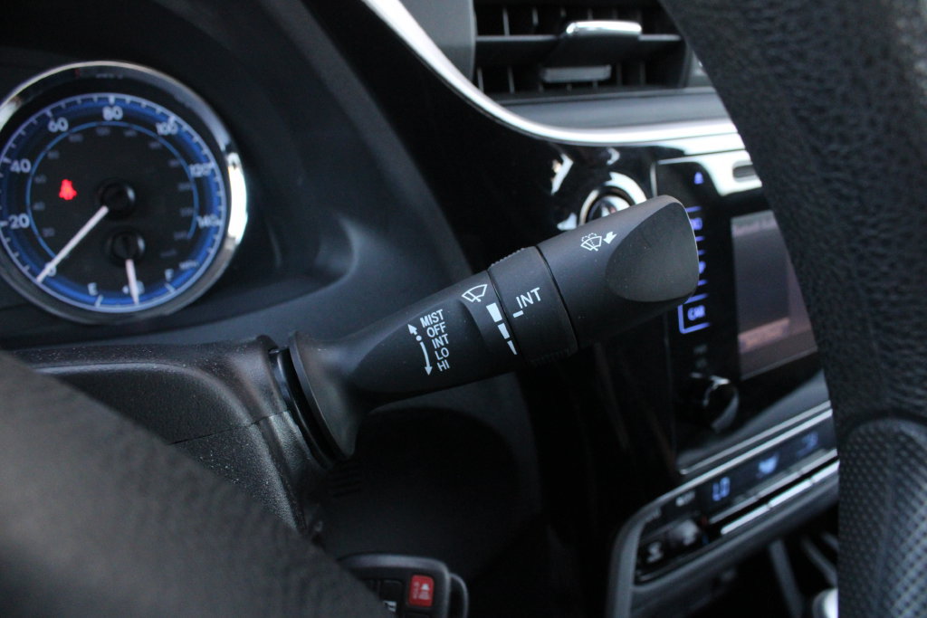 Used 2018 Toyota Corolla LE FWD image 14
