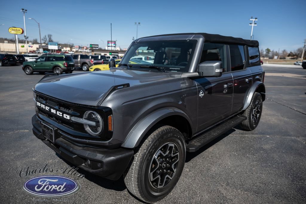 Used 2022 Ford Bronco Outer Banks image 3
