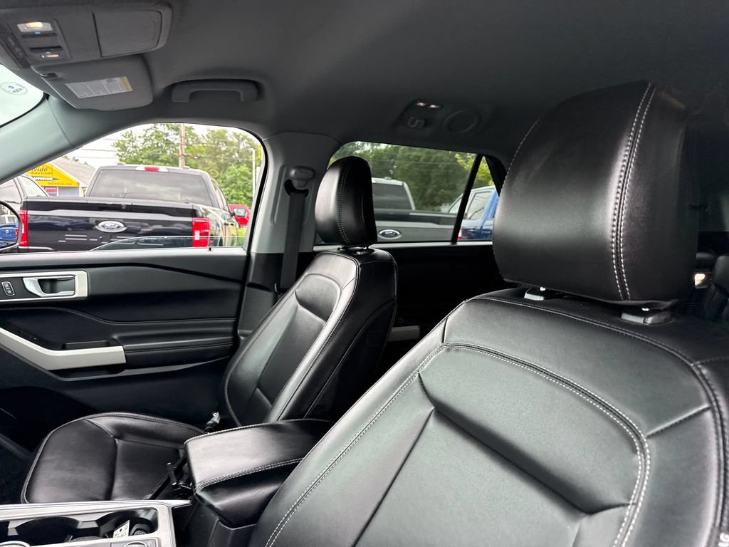Used 2024 Ford Explorer XLT w/ Equipment Group 202A AWD/4WD image 27