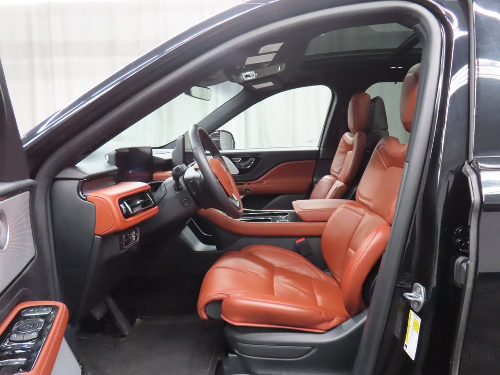 Used 2025 Lincoln Aviator Reserve w/ Equipment Group 201A AWD/4WD image 15