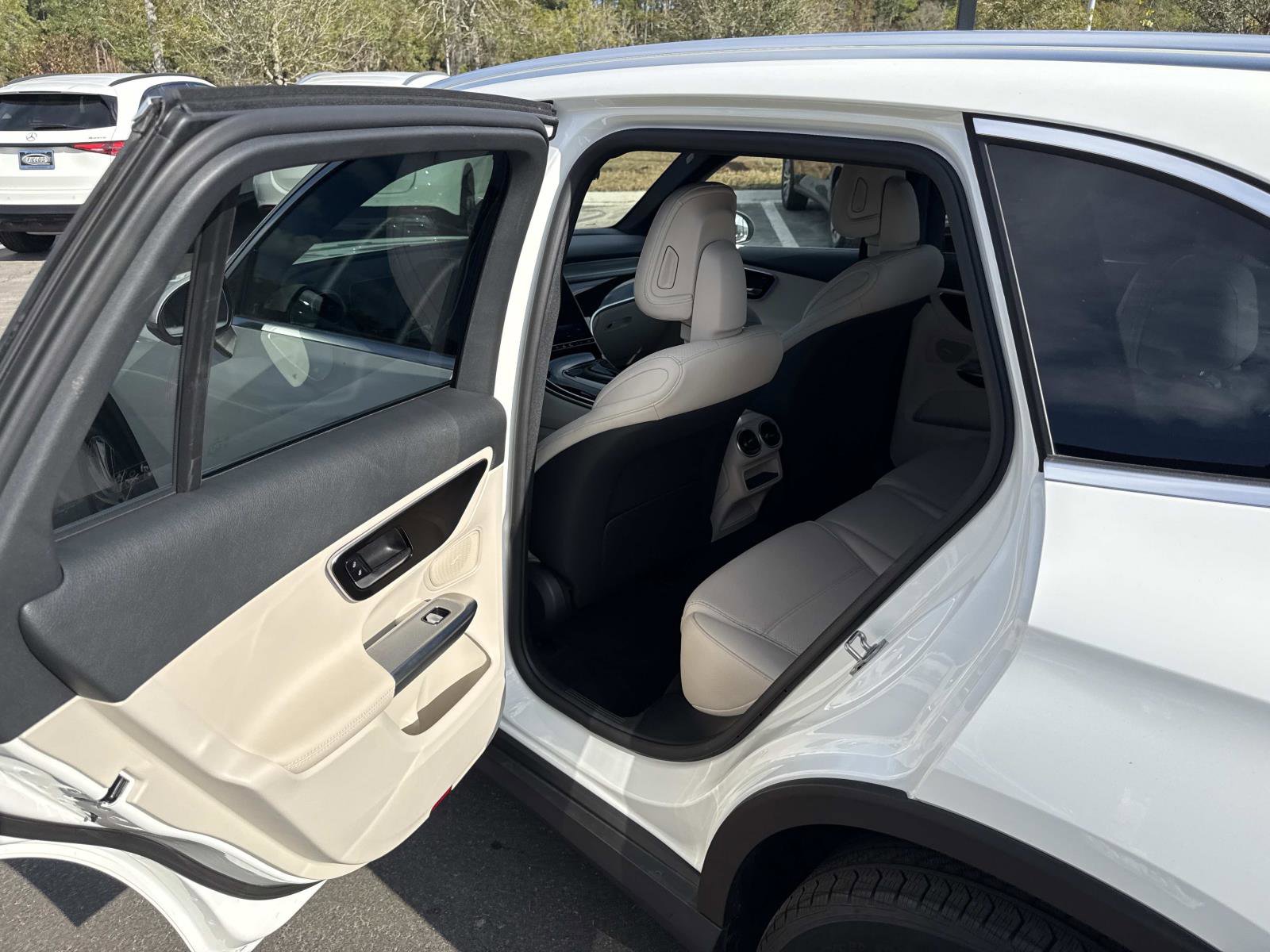 Used 2025 Mercedes-Benz GLC 300 image 14