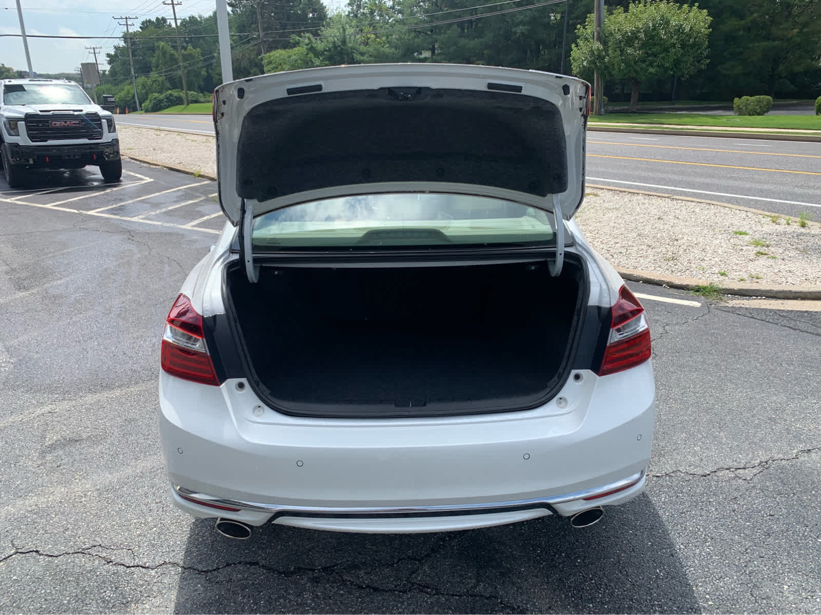 Used 2017 Honda Accord Touring image 5