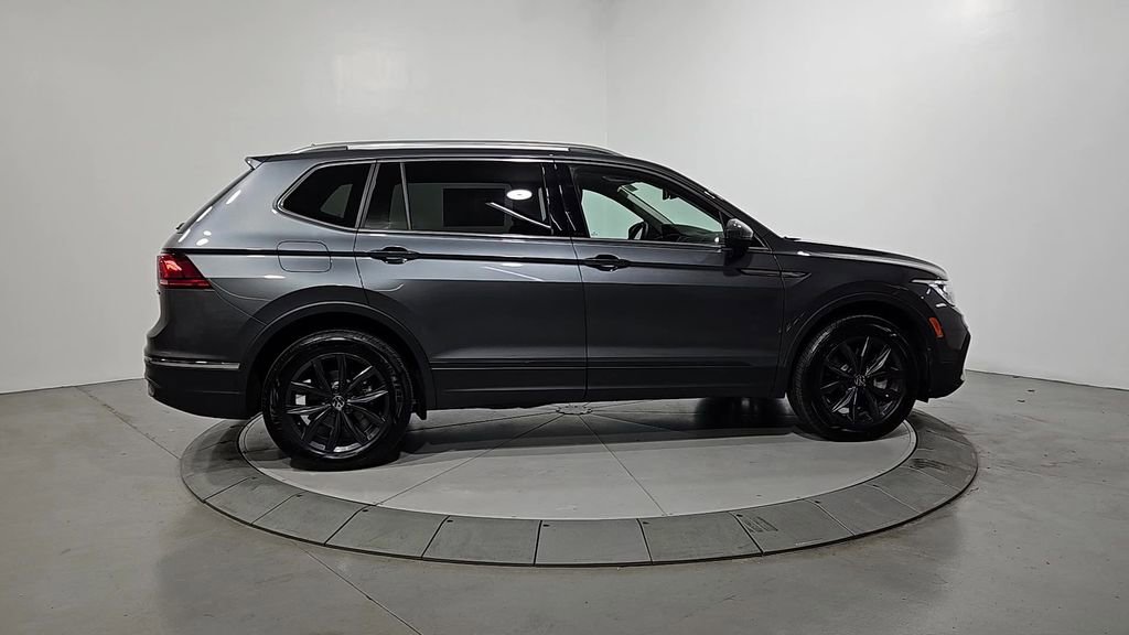 Certified 2024 Volkswagen Tiguan SE w/ Panoramic Sunroof Package image 8