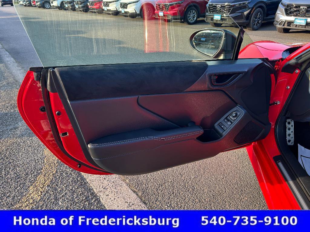 Used 2025 Toyota GR86 Premium w/ Performance Package image 10