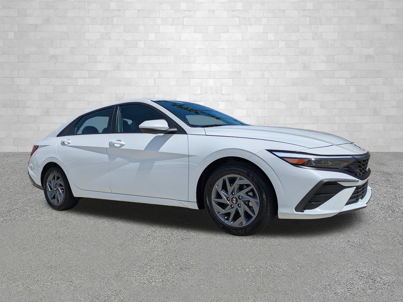 Certified 2024 Hyundai Elantra Blue FWD image 1