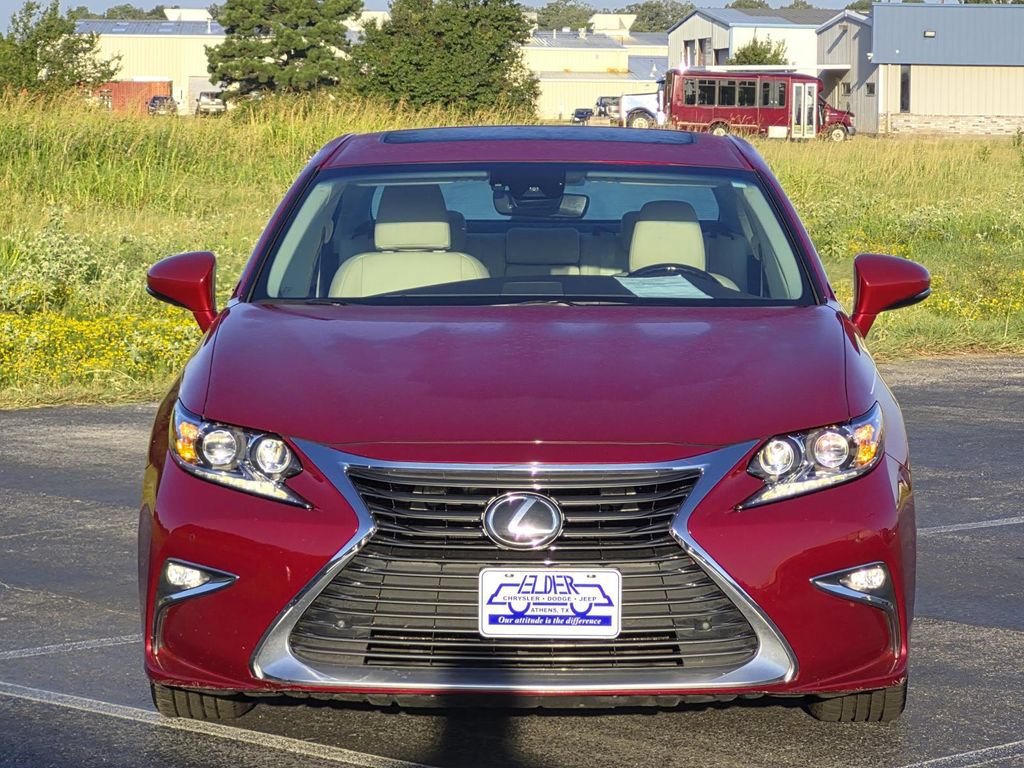 Used 2017 Lexus ES 350 w/ Luxury Package FWD image 2