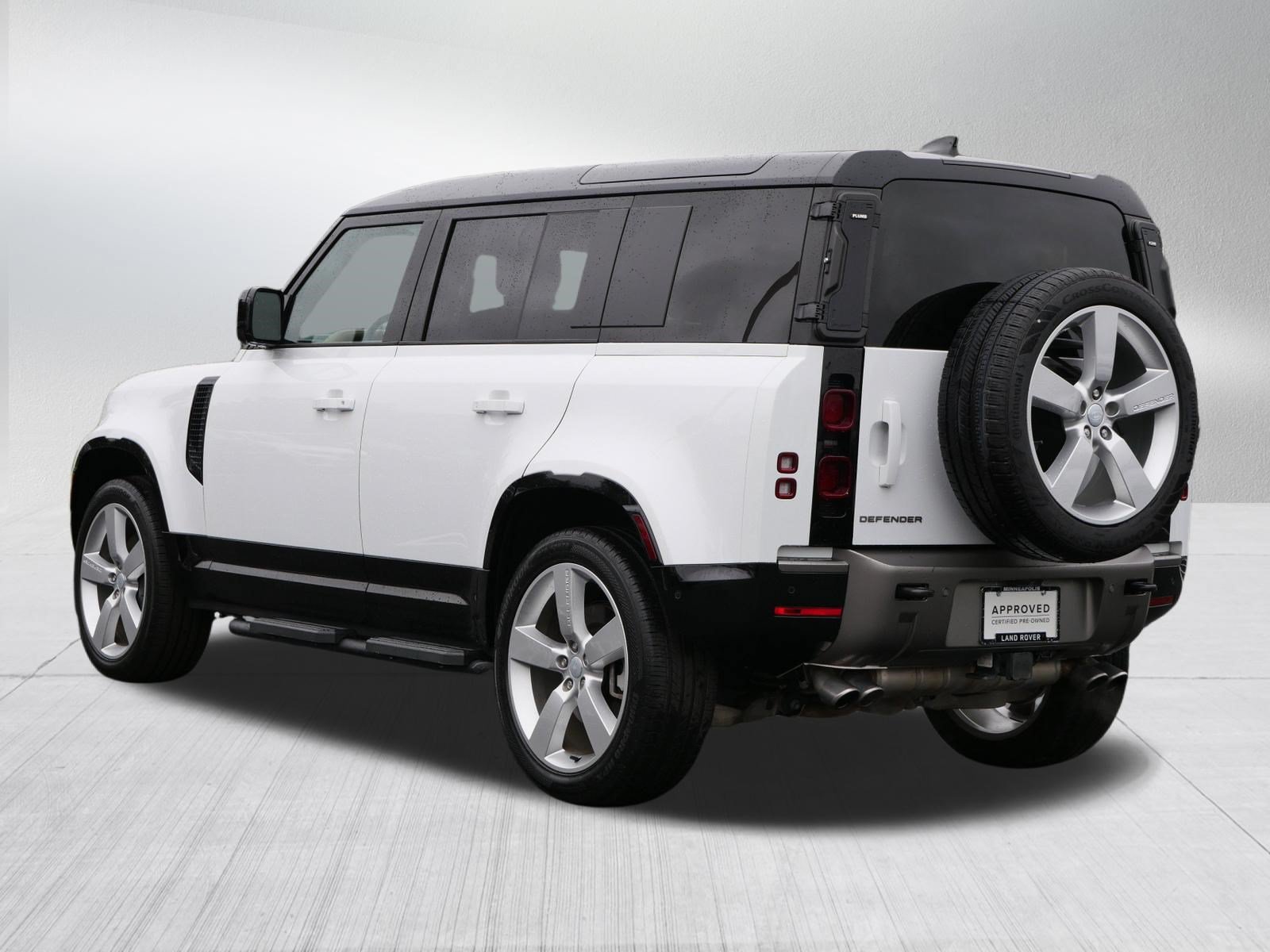Certified 2025 Land Rover Defender 110 X-Dynamic SE AWD/4WD image 3
