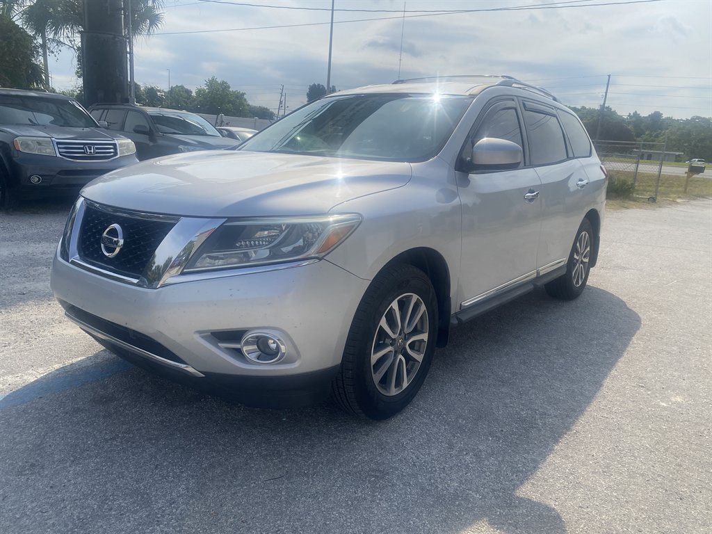 Used 2013 Nissan Pathfinder SL FWD image 3