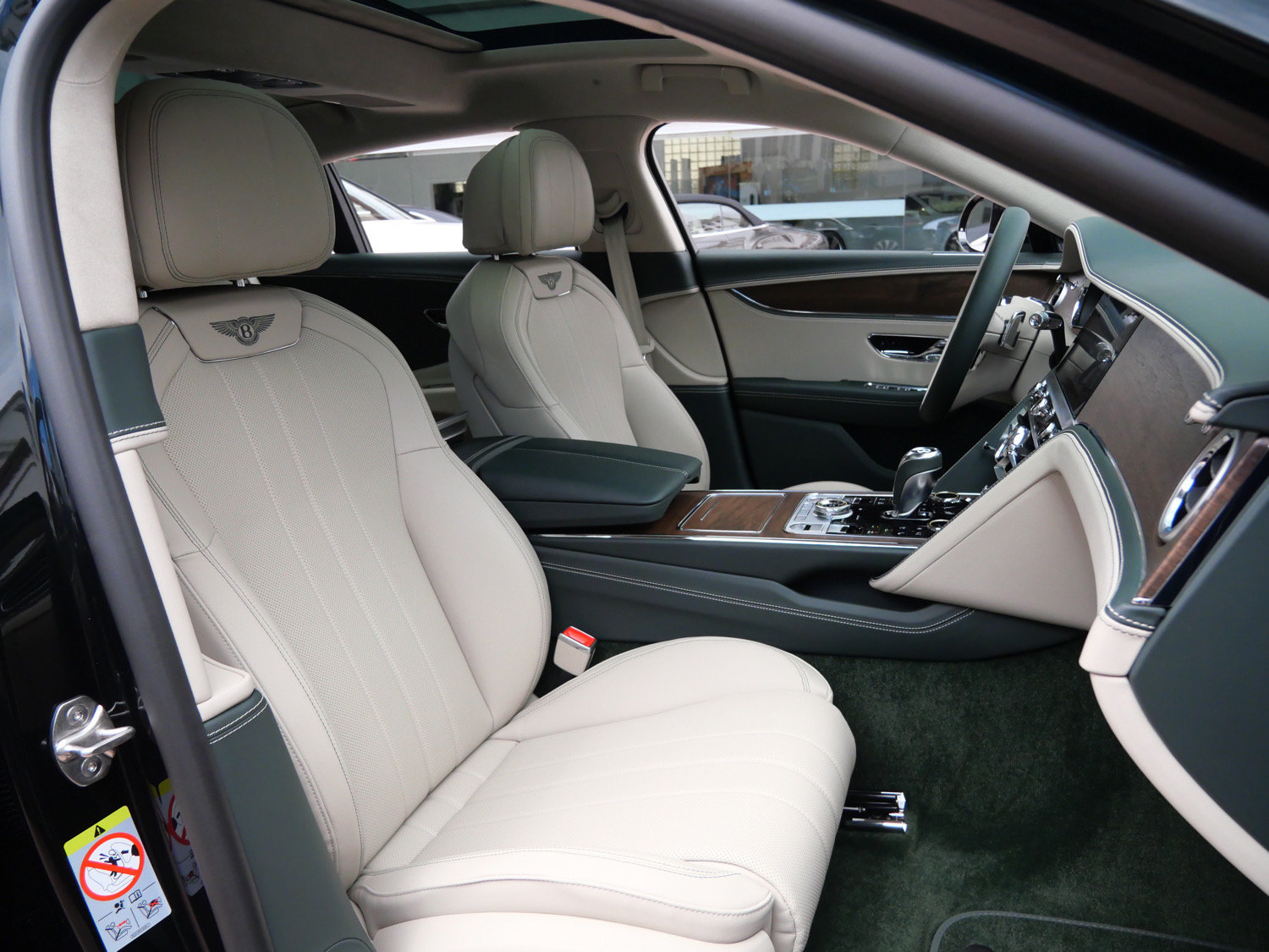 New 2026 Bentley Flying Spur V8 AWD/4WD image 24