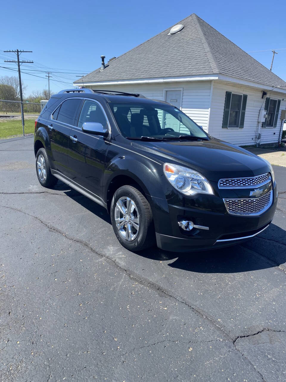 Used 2010 Chevrolet Equinox LT w/ Chrome Appearance Package image 3