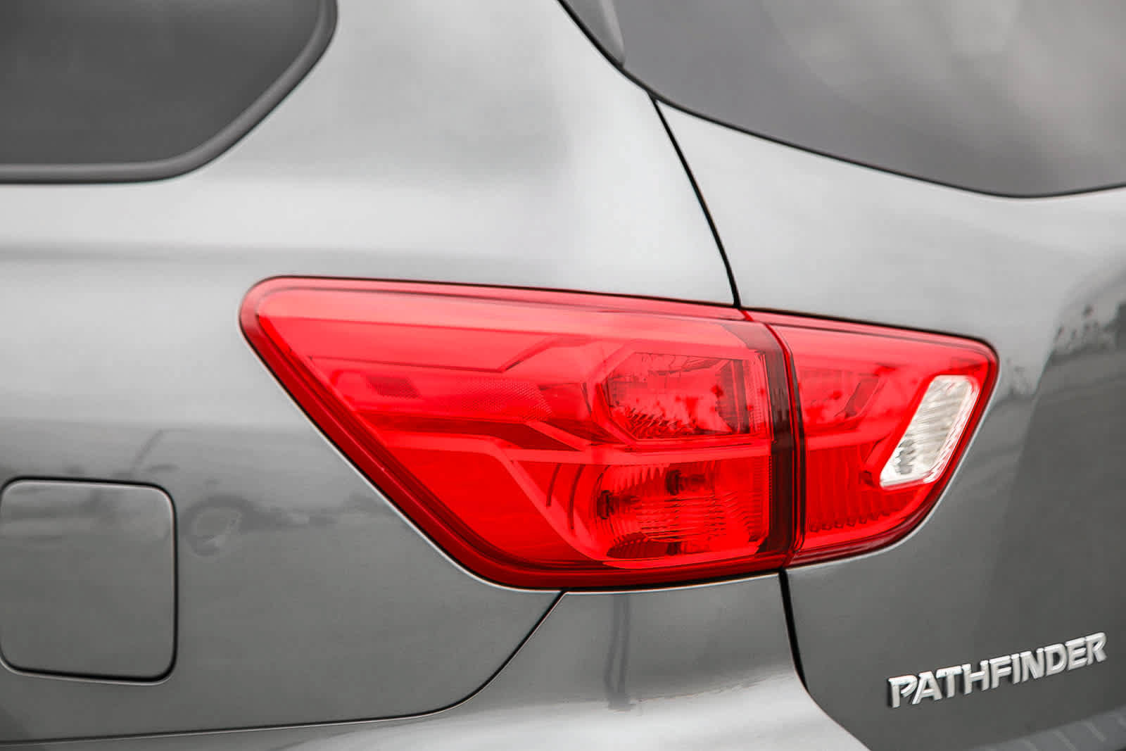 Used 2019 Nissan Pathfinder SV FWD image 9