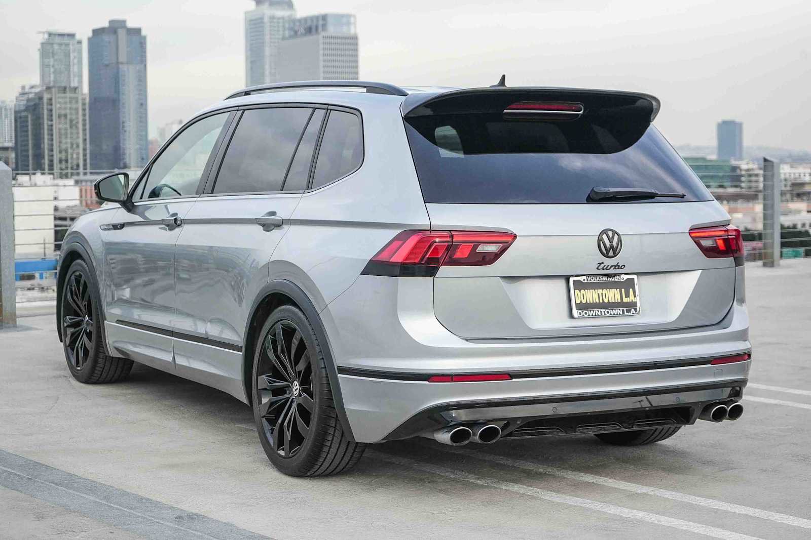 Used 2020 Volkswagen Tiguan SE R-Line image 8