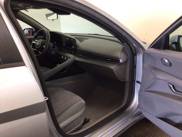 Used 2021 Hyundai Elantra SE FWD image 18
