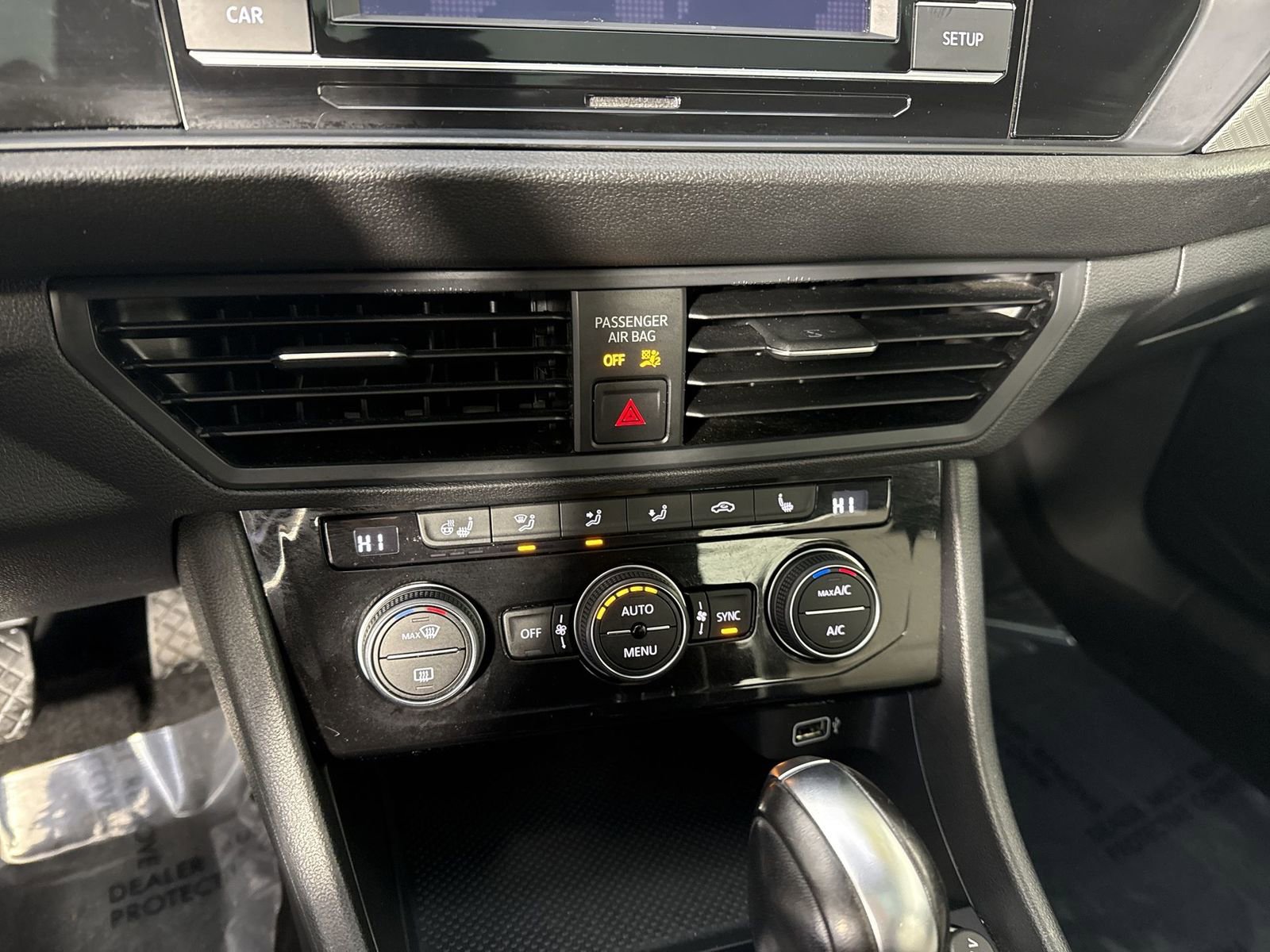 Used 2019 Volkswagen Jetta R-Line w/ R-Line Cold Weather Package image 9