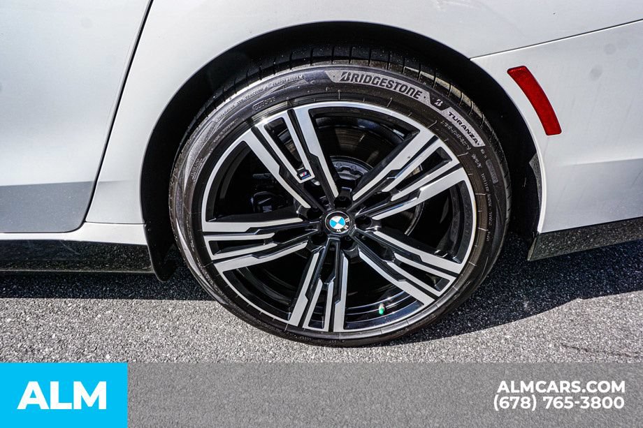 Used 2025 BMW i7 eDrive50 w/ M Sport Package RWD image 17