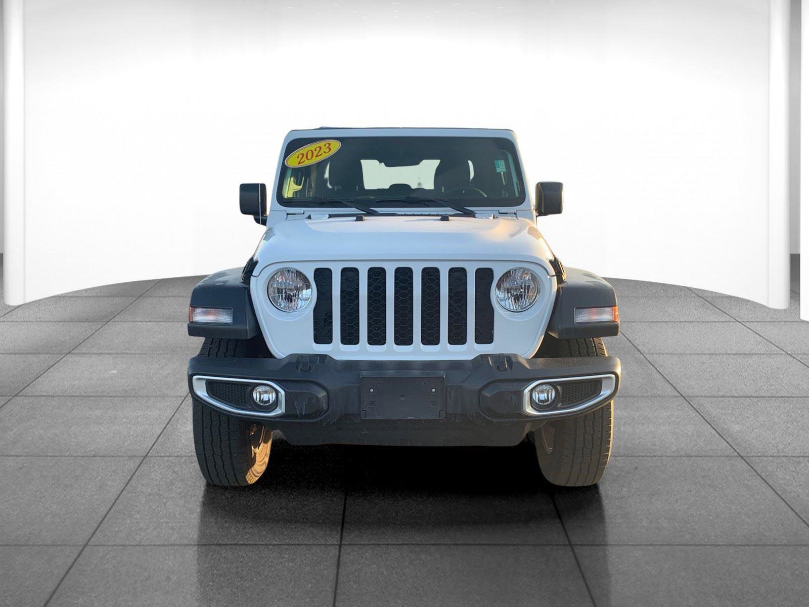 Used 2023 Jeep Gladiator Sport image 2