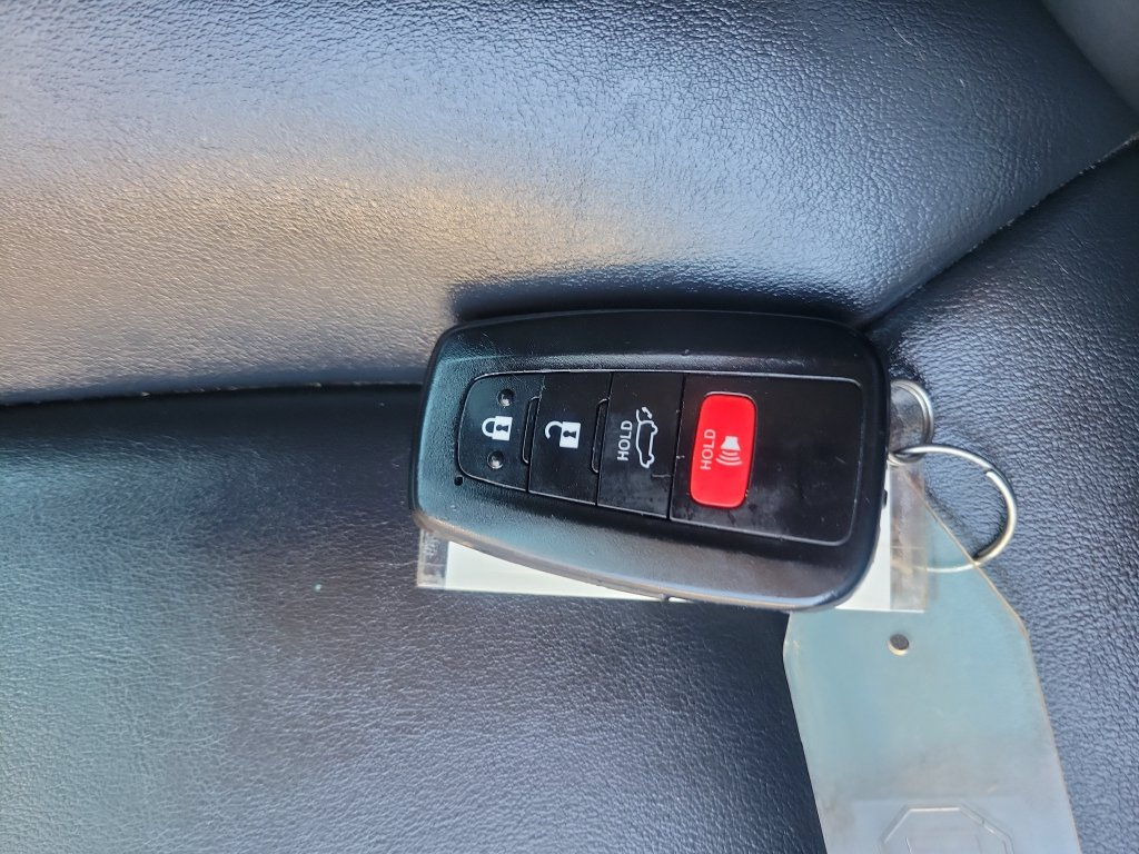 Used 2019 Toyota RAV4 Limited w/ Carpet Mat Package AWD/4WD image 37