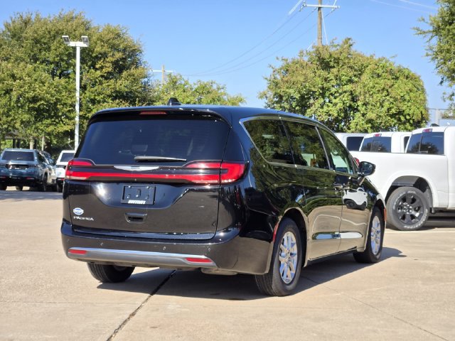 Certified 2024 Chrysler Pacifica Touring-L FWD image 7