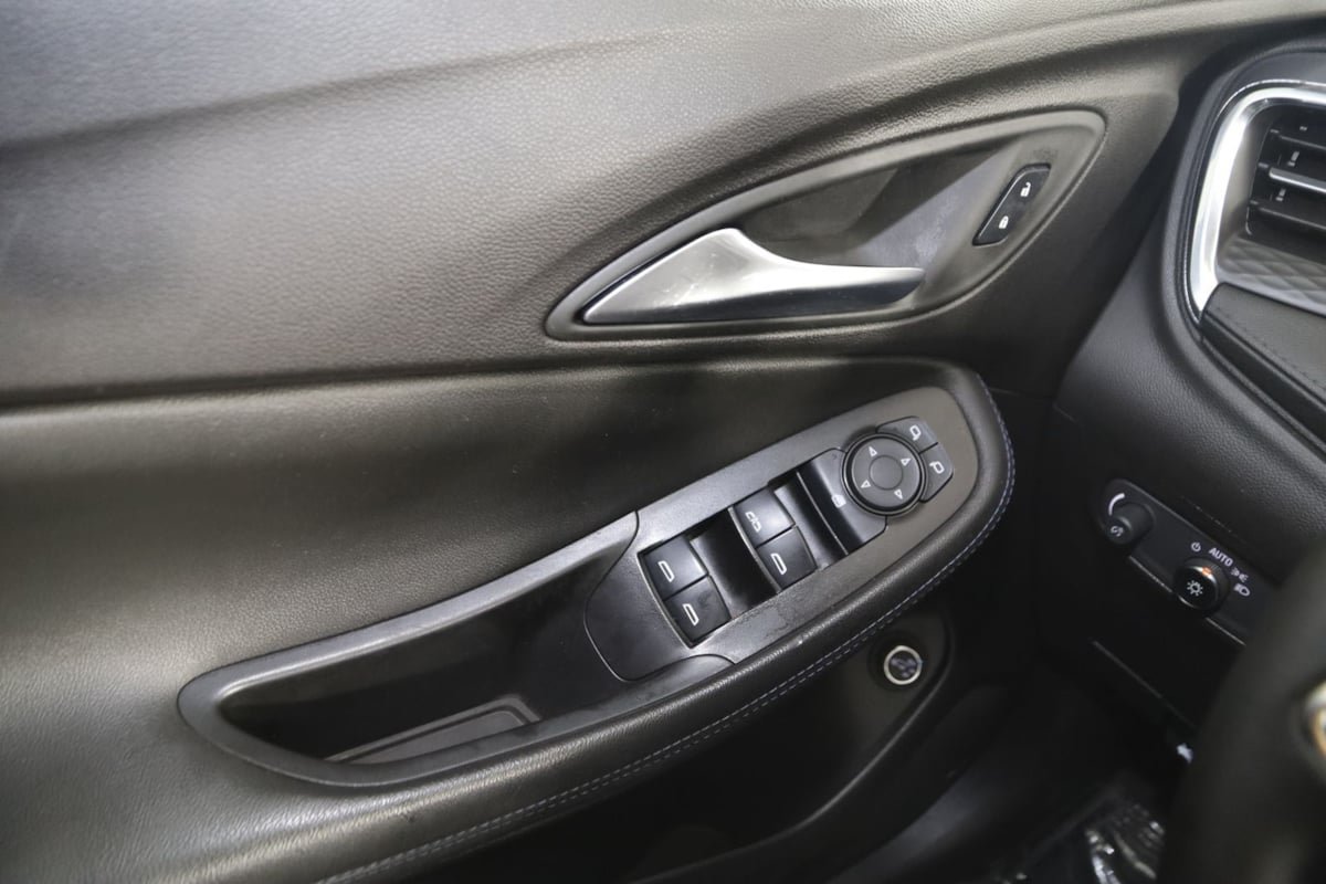 Used 2025 Buick Encore GX Sport Touring AWD/4WD image 30
