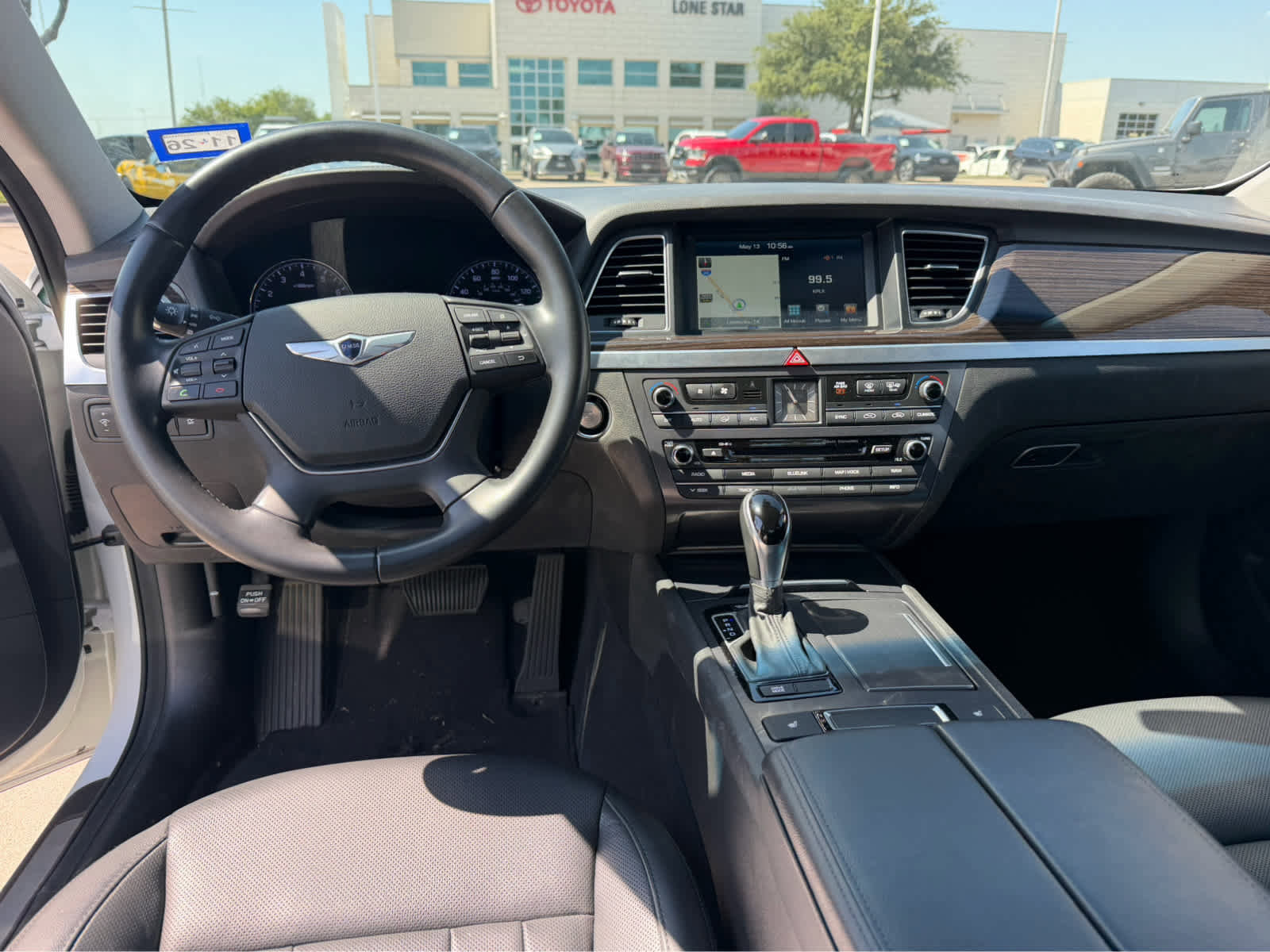 Used 2016 Hyundai Genesis 3.8 RWD image 7