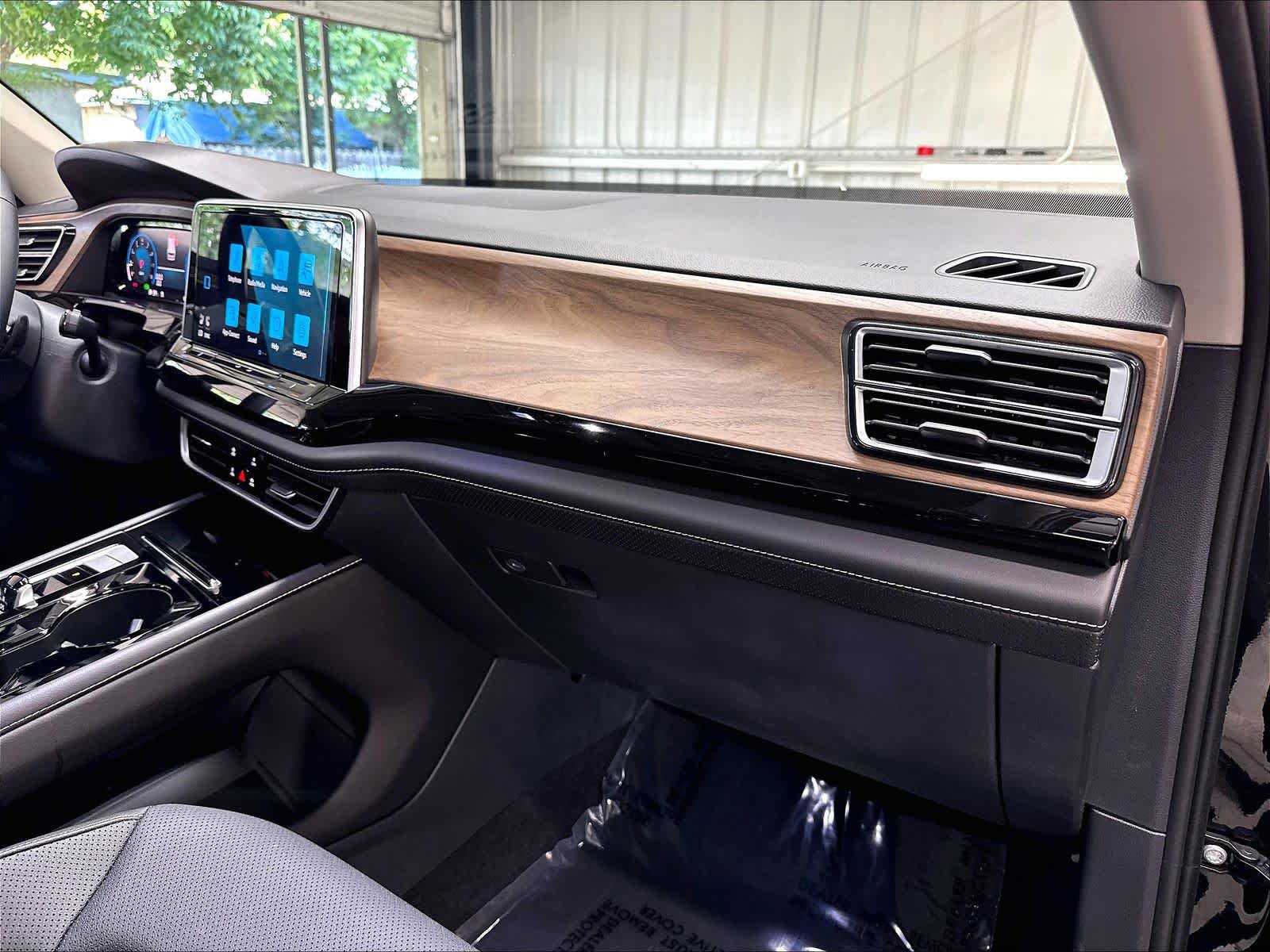 Certified 2026 Volkswagen Atlas SE w/ Panoramic Sunroof Package FWD image 30