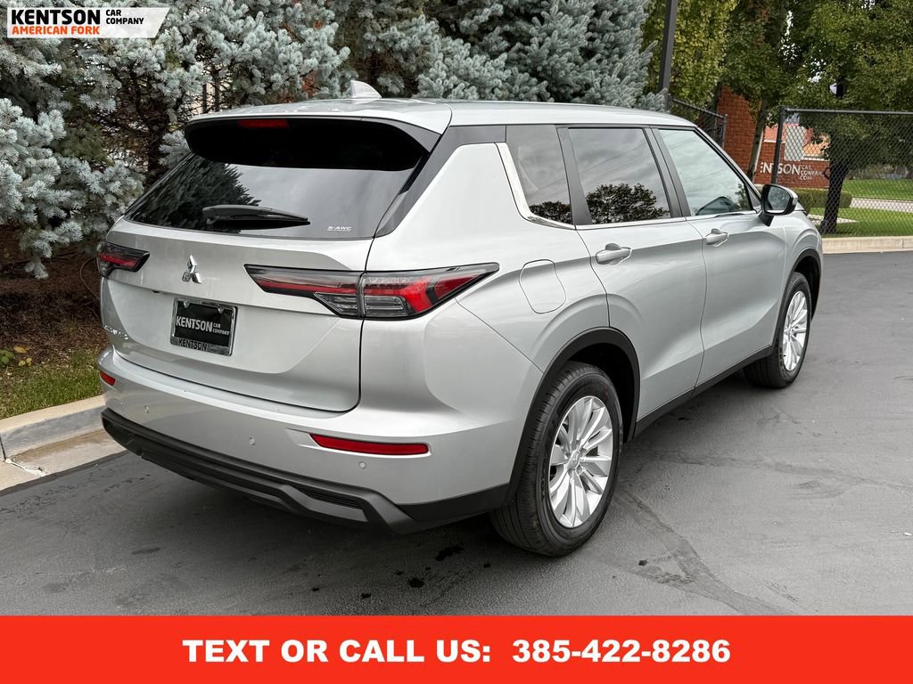 Used 2025 Mitsubishi Outlander ES image 9