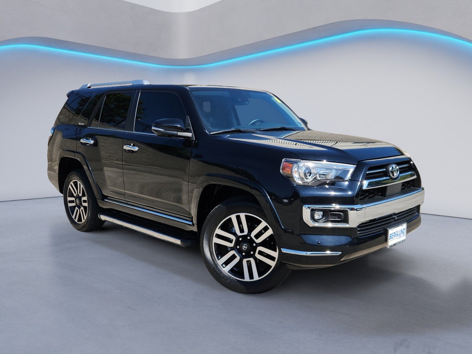 Used 2023 Toyota 4Runner Limited AWD/4WD image 2