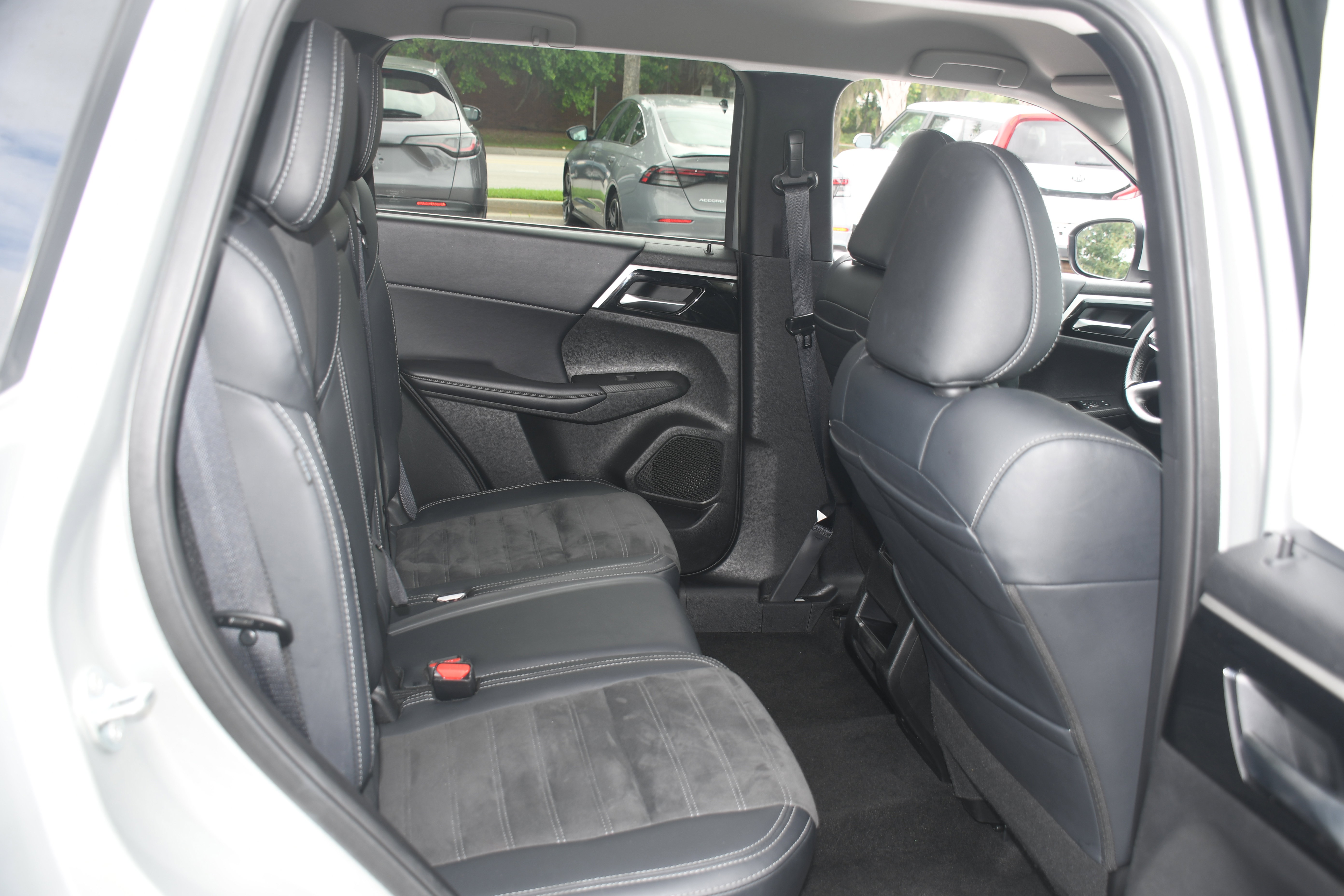 Used 2024 Mitsubishi Outlander SE Black Edition AWD/4WD image 18