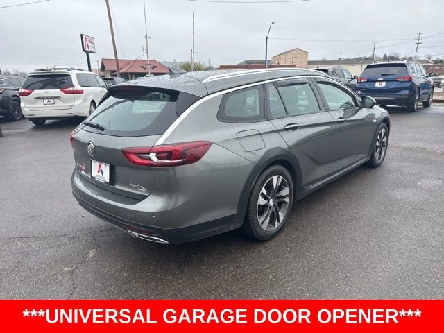Used 2018 Buick Regal Essence w/ Driver Confidence Package #1 image 3