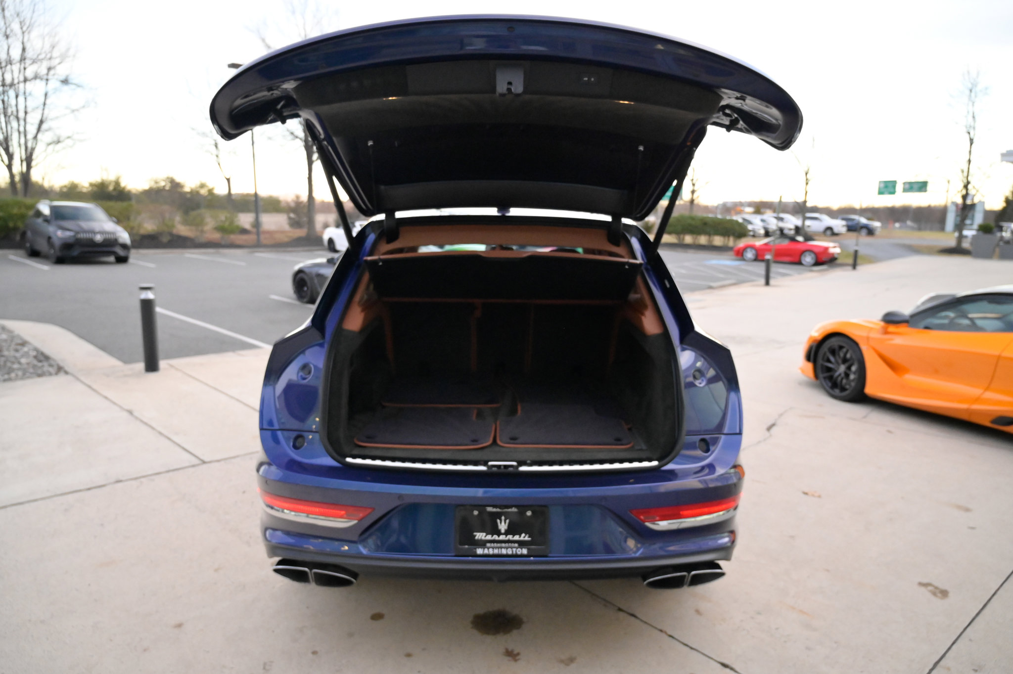 Used 2023 Bentley Bentayga image 45