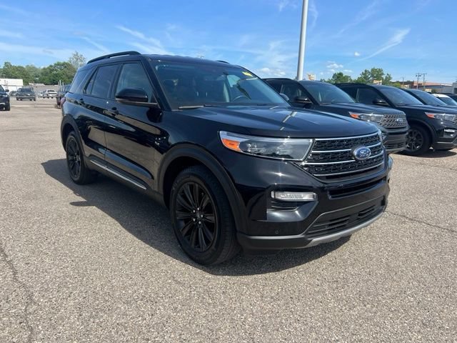 Certified 2023 Ford Explorer XLT w/ Equipment Group 202A AWD/4WD image 3