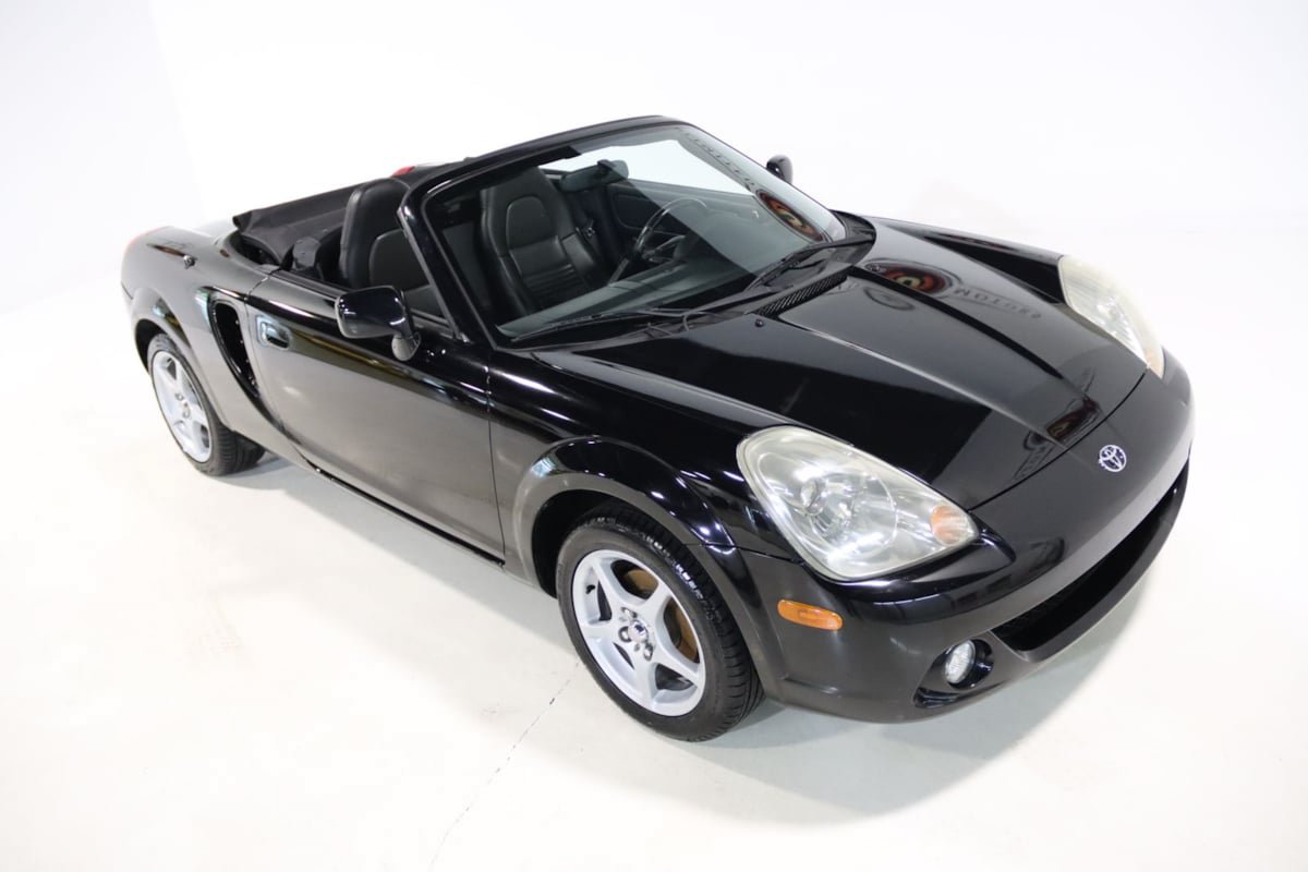 Used 2004 Toyota MR2 RWD image 10