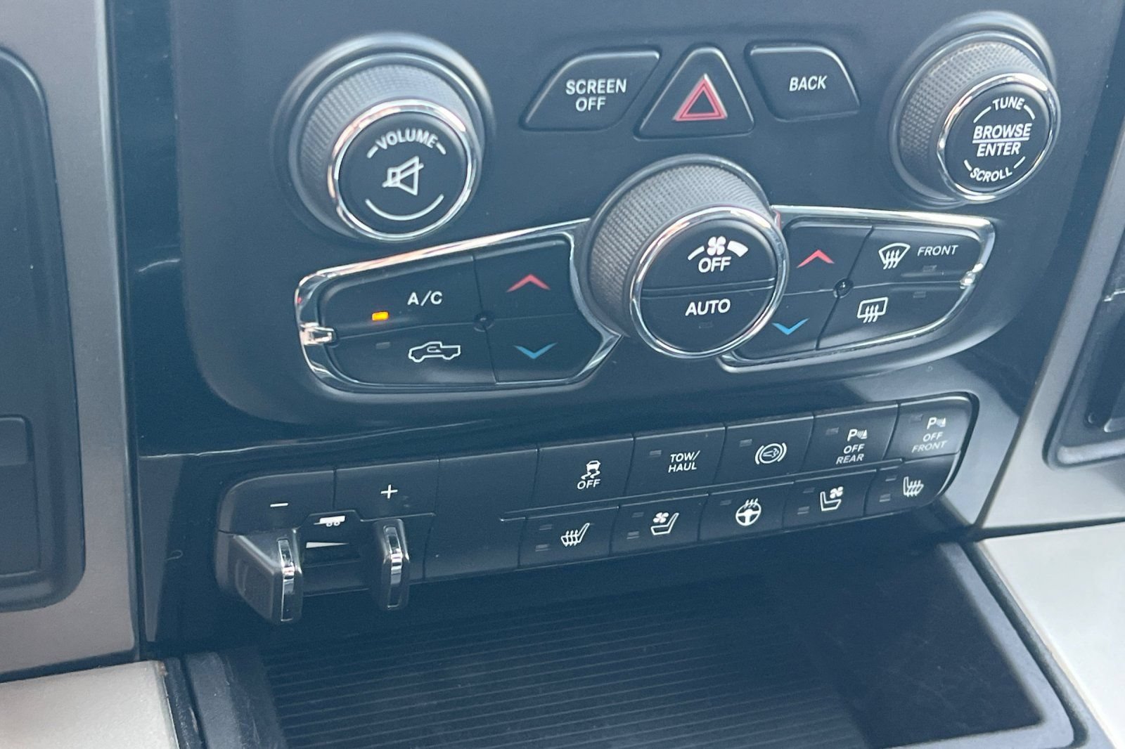 Used 2018 RAM 3500 Laramie w/ Sport Appearance Group AWD/4WD image 17