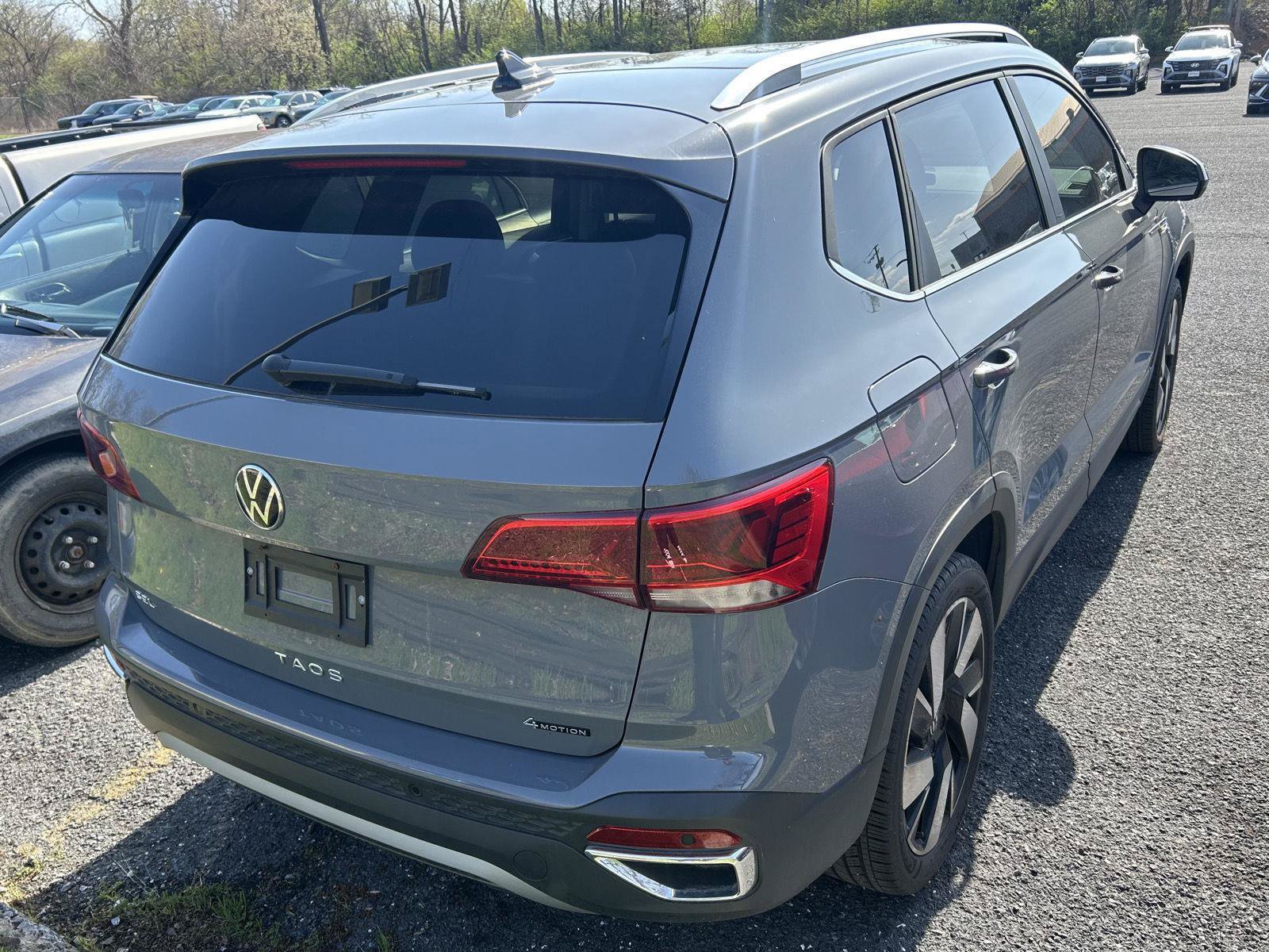 Used 2024 Volkswagen Taos SEL AWD/4WD image 3