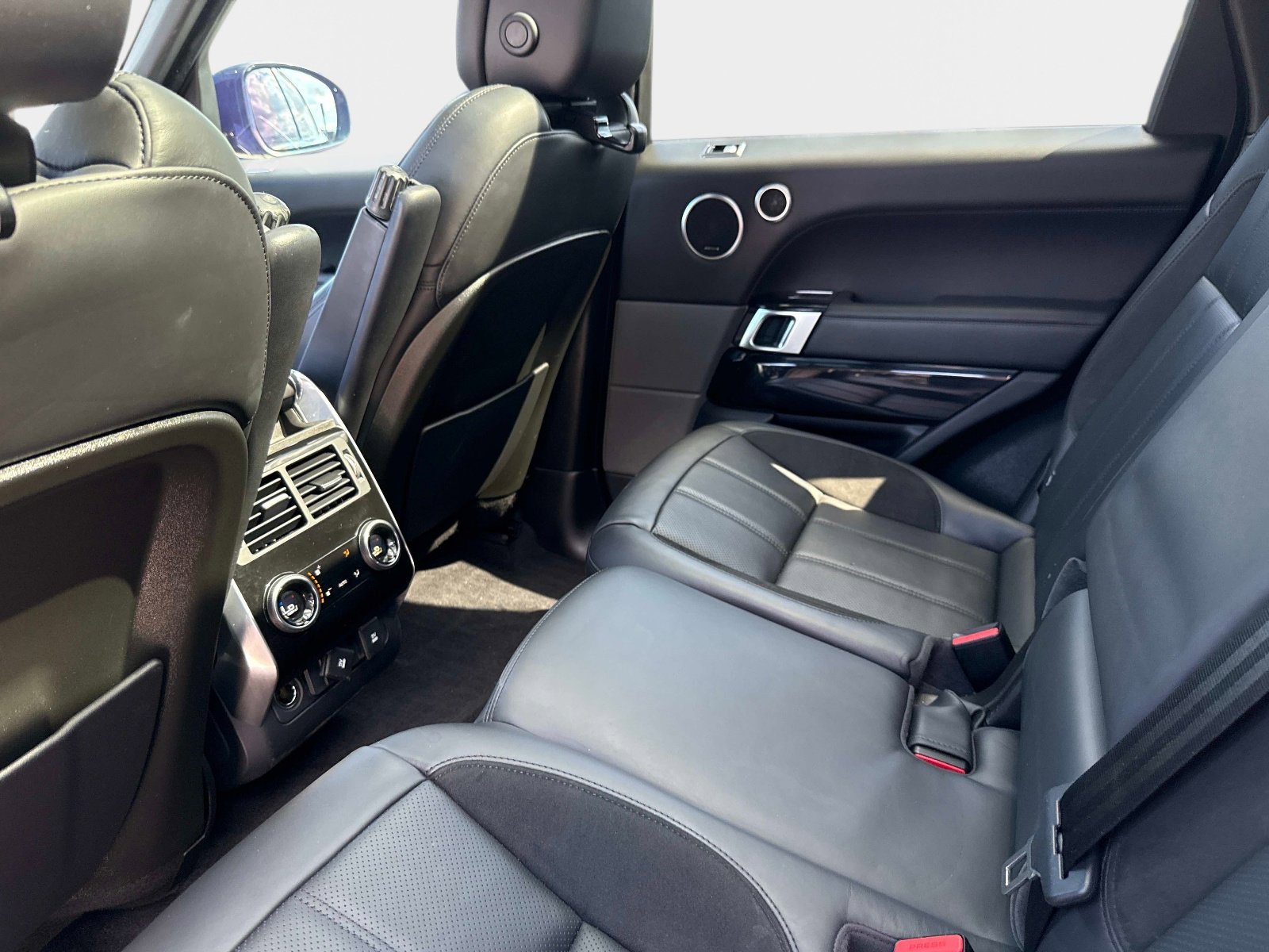 Used 2020 Land Rover Range Rover Sport HST image 16