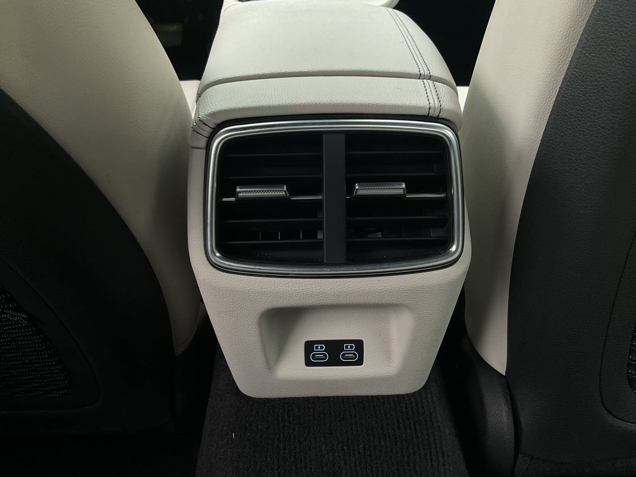 Used 2025 Genesis G70 2.5T RWD image 13
