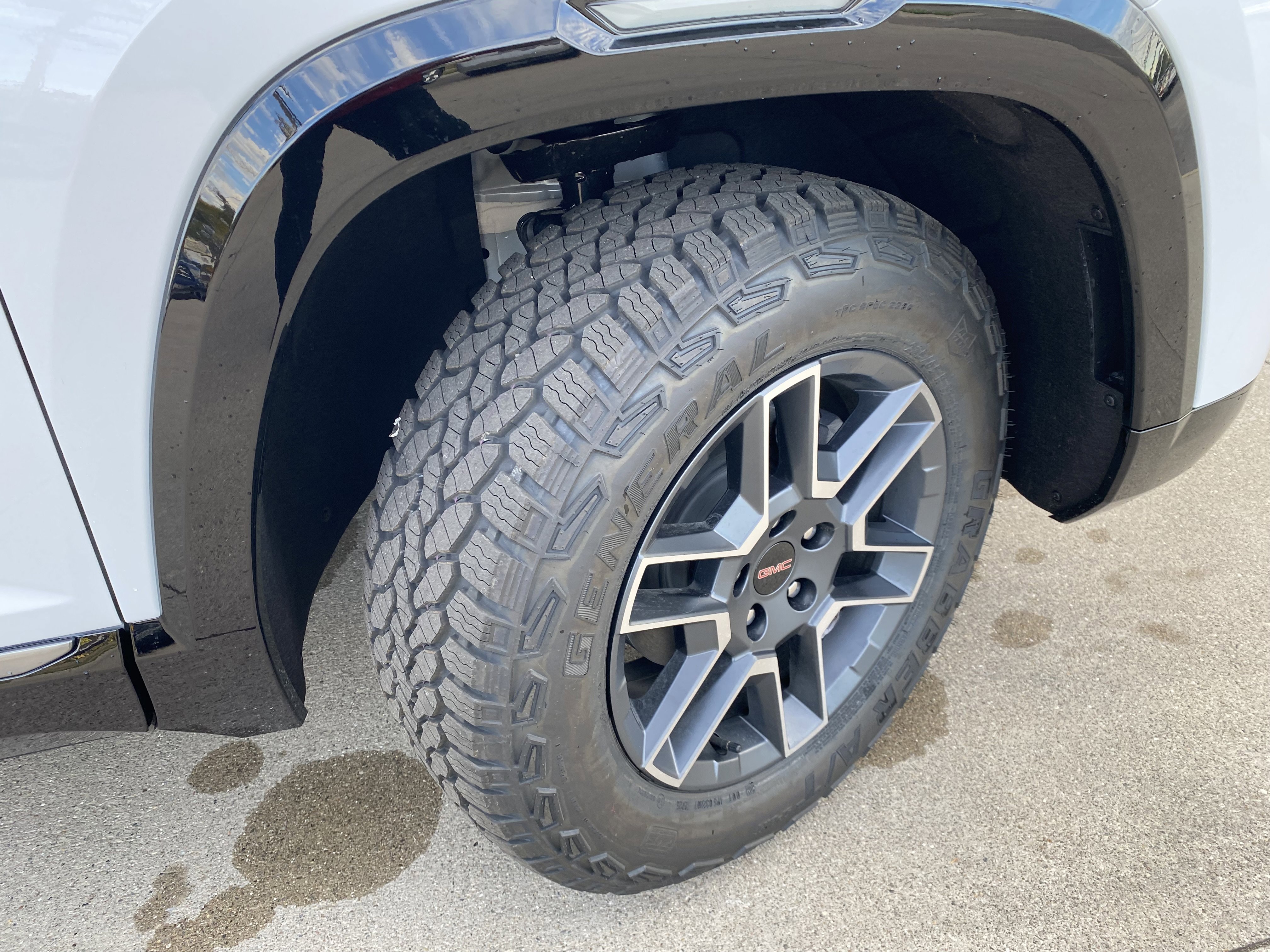 New 2026 GMC Terrain AT4 w/ Convenience Package III image 31