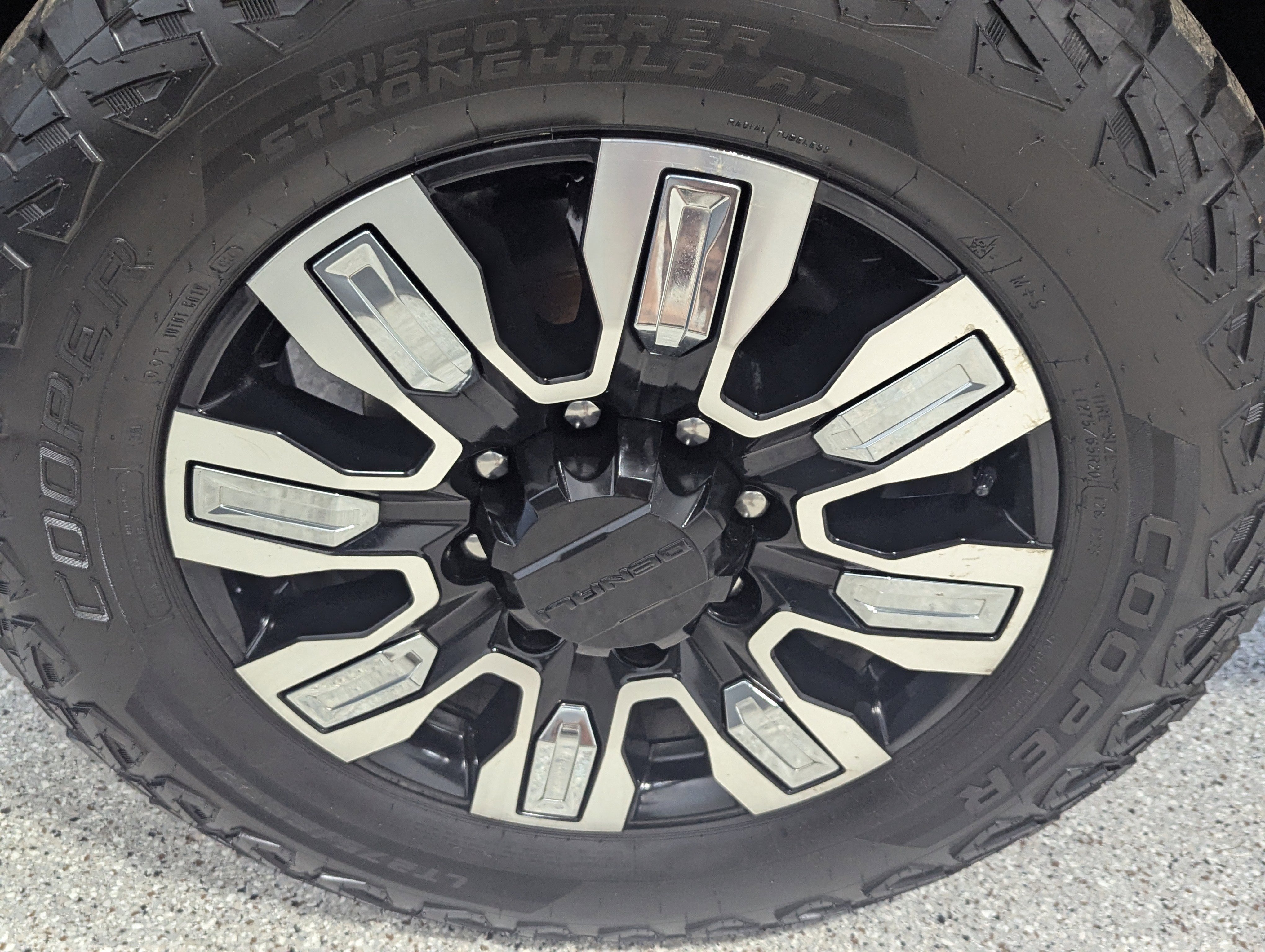 Used 2024 GMC Sierra 3500 Denali w/ Denali Reserve Package image 9